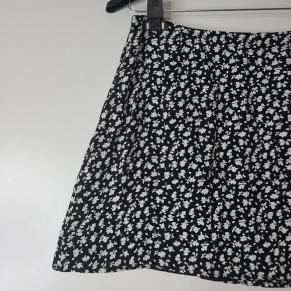 SOMETHING Navy floral mini Skirt sz XSmall - Picture 3 of 11
